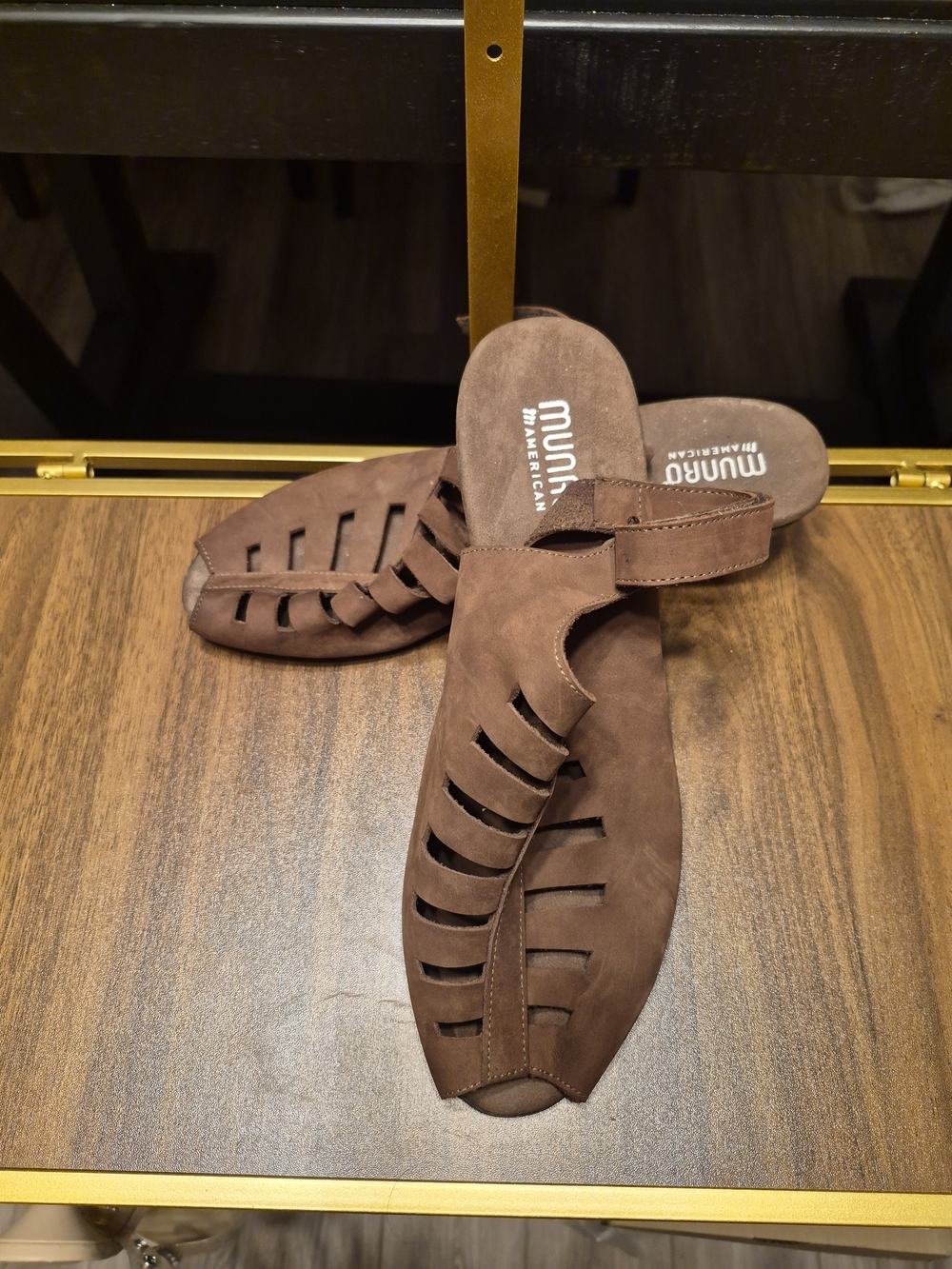 Munro Womens  Brown Nubuck Cutout Slide Sandal